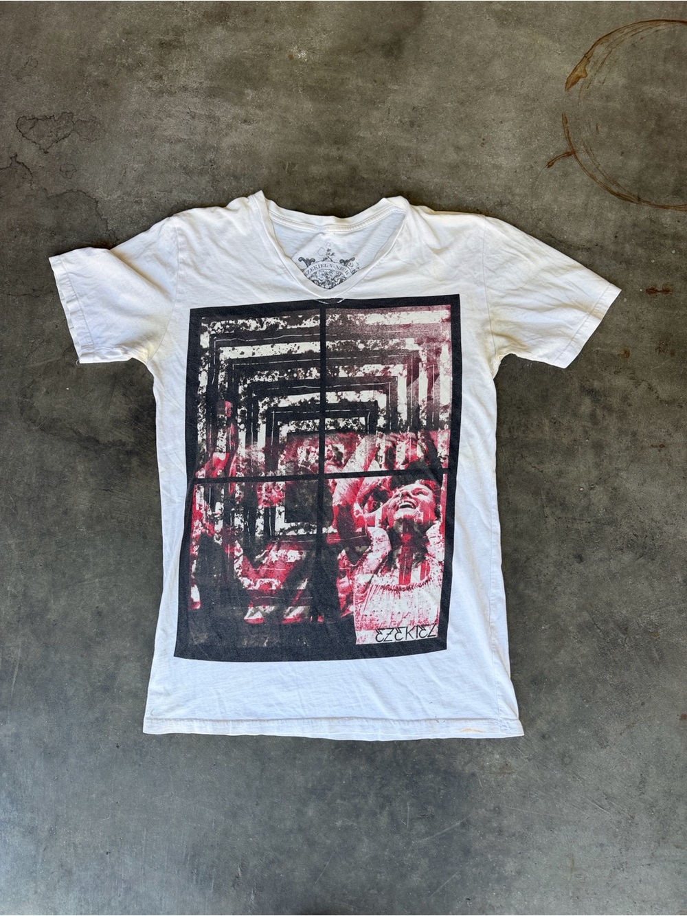 Ezekiel Graphic Tee Medium M White Red Photo Print Skate Surf Streetwear Y2K